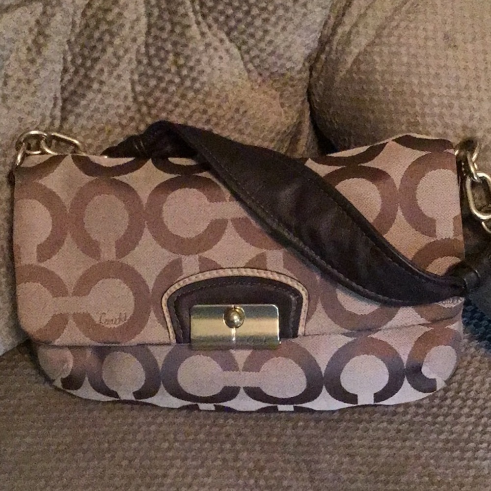 Used Authentic Coach Shoulder Bag. L-0968-14910